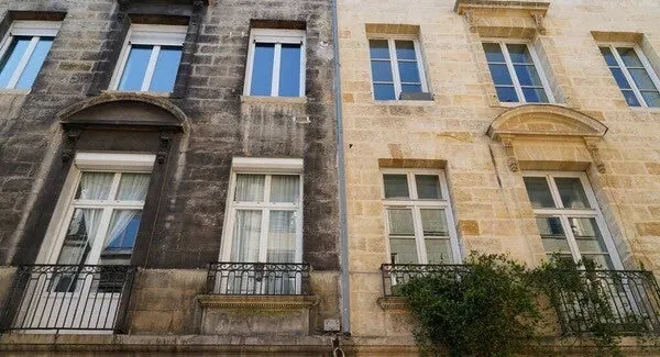Bâti de caractère — Pierre de taille et toiture ardoise : un autre niveau d'exigence.